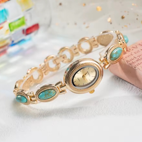 Vintage Green Turquoise Oval Gold Bracelet Watch - Picture 3 of 7